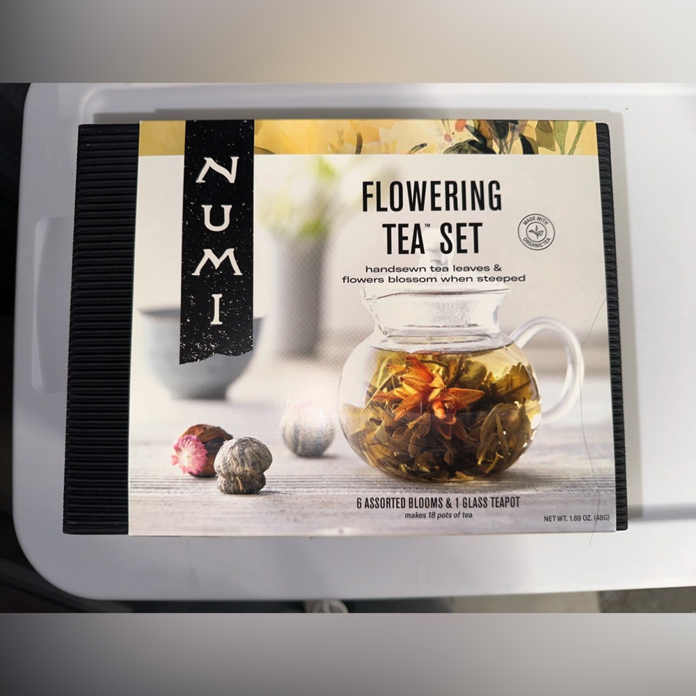 NIB | Flowering tea set | Numi